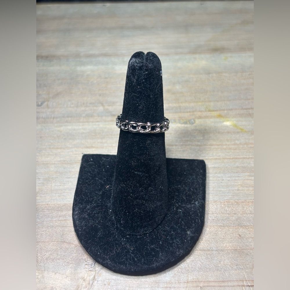 New! Twisted Link Fashion Silver Tone Ring Size 6.5 Costume Jewelry Hypoallergen